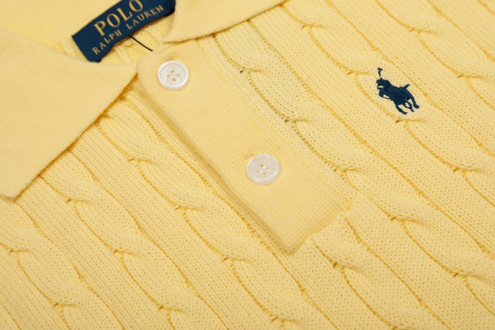 P166 💰 "Top quality" Style number: DS023# (not off the shelves all year round) [Ralph Lauren POLO lapel solid color pony embroidered logo knitted vest short sleeves] ✅Ralph Lauren Ralph Lauren classic basic versatile all-season cardigan knitted POLO vest vest short sleeves ✅Main supplier platform live broadcast Wholesale entity Replacement when out of stock Not off the shelf ✅ZP quality 1:1 version Scan the code to enter the GF website Counter quality ✅Details and quality are the only one in Guangzhou. Imported quality cotton yarn, focusing on high-end, cost-effective. Needless to say good quality. ✅Restore the original version. The maximum size can be worn up to 150 pounds. Loose, comfortable and stress-free. Olive green, denim blue, Chinese red